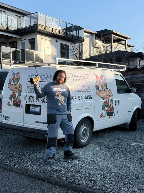 Luchadoor professional at work